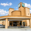 Отель Quality Inn & Suites West Waterpark, фото 1