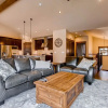 Отель New 3bdr Luxury /sleeps 10 W Fireplace & Mountain Views 3 Bedroom Townhouse by RedAwning, фото 13