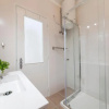 Отель B48 - Olive Tree Street 2 Bed Flat, фото 9