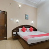 Отель White House By OYO Rooms, фото 3