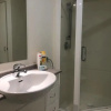 Отель Spacious 2BR Near Westfield Newmarket, фото 8