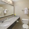 Отель Quality Inn - In the business district, фото 8