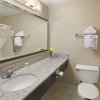 Отель Quality Inn - In the business district, фото 6