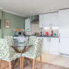 Отель Designer 1 Bed Flat Barons Court Sleeps 4, Balcony, фото 5