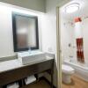 Отель Red Roof Inn PLUS+ West Springfield, фото 7