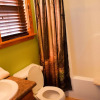 Отель COZY QUARTERS - 1 Br Cabin, фото 5