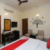 Отель OYO 12075 Hotel Regalia Retreat, фото 5