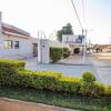 Отель Corner Cottage Bed and Breakfast в Габороне