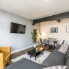 Отель Manhattan Style Apartment with Balcony, фото 13