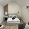 Отель The Lodge Hideaway - Studio Style, Simple Luxury, фото 10