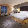 Отель Holiday Inn Express Hotel & Suites Hays в Хейсе