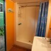 Отель Lake Eacham Caravan Park & Self-Contained Cabins, фото 6
