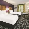 Отель La Quinta Inn and Suites The Woodland South в Спринге