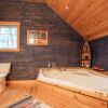 Отель Wildflower Cottage A Fantastic boat access family cottage with a spectacular 500' of waterfront!, фото 14