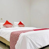 Отель OYO 90483 Homestay Permata Syariah, фото 25