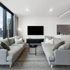 Отель Chic 2 Bedroom With Views - Prime Position, фото 11