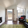 Отель Beautiful 2-bed Chalet + Hot Tub Near Strathpeffer, фото 2