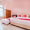 Отель OYO 2061 Rizki Dhira Guest House Syariah, фото 5