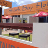 Отель Shark Bay Hotel, фото 1