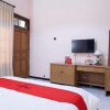 Отель RedDoorz Plus near Jawa Timur Park 1, фото 5