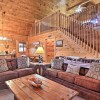 Отель Sevierville Cabin w/ Lake Access & Private Hot Tub, фото 1