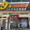 Отель SPOT ON 89811 9's Motel, фото 1