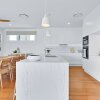Отель LEO2-Sophisticated Beach Holiday Home, фото 9