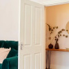 Отель Olde Englishe Apt 4, фото 8
