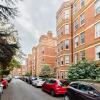 Отель Bright And Elegant Chiswick Apartment в Лондоне