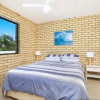 Отель Golden Shores U8, 21 Landsborough Parade, фото 10