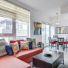 Отель Great 1BR Suite in King West - Sleeps 4, фото 1