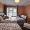 Отель Impeccable 3-bed House in Basildon, фото 3