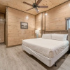 Отель Wanderer by Avantstay Sleeps 34, A+ Custom Smokies Cabin, фото 32