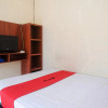 Отель RedDoorz @ Putri Syariah Brebes, фото 7