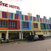 Отель Blitz Hotel Batam Near Sultan Mahmud Ri'ayat Shah Mosque, фото 1