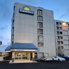 Отель Days Inn by Wyndham Niagara Falls Near The Falls в Ниагаре-Фолсе