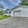 Отель Oak Ridge Retreat w/ Porch < 1 Mi to Downtown, фото 1