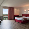 Отель Logis Hôtel Restaurant La Vieille Ferme, фото 4