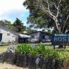 Отель Waiheke Backpackers Hostel в Онетанги