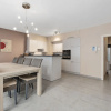 Отель Spacious Ground Floor Apartment for Family, фото 9