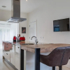 Отель Modern, luxury suites with private bathrooms close to city centre, фото 15