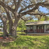 Отель Betty B's River House < 1 Mi to Blanco State Park!, фото 13
