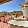 Отель West Sedona Retreat: Deck & Mountain Views, фото 17
