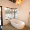 Отель Villa Appelblaar Luxury 4 Bedroom Villa Home in the South African Bush, фото 9