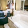 Отель Comfort Suites Houston NW - Vintage Park, фото 32