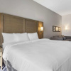 Отель Comfort Suites Scottsdale Talking Stick Entertainment District, фото 35