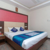 Отель Famous Residency by OYO, фото 3
