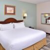 Отель Holiday Inn Express & Suites, фото 15