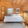 Отель Ashberry by Avantstay Large Cabin Surrounded in Pine Tree w/ River Views & Game Room, фото 11