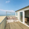Отель Unique Beach House With Dishwasher and Beautiful View, in a Holiday Park, фото 20